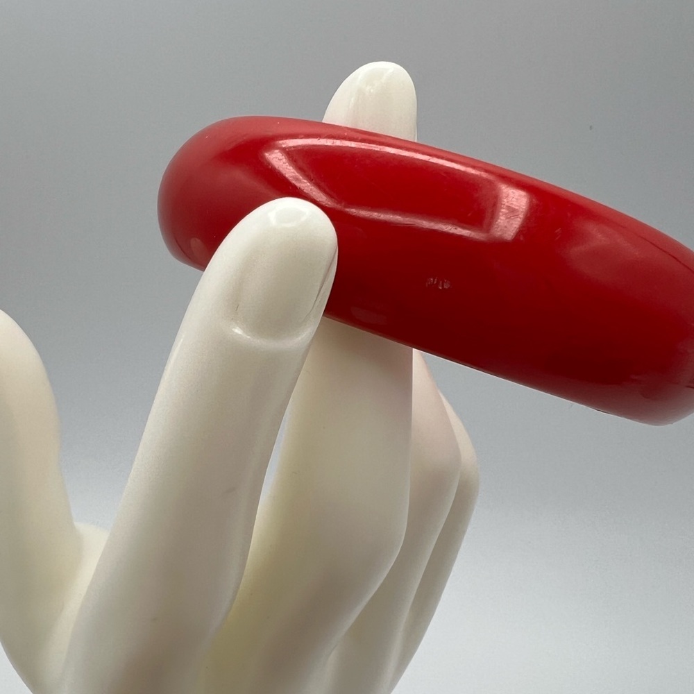 Elegant Red Bracelet - Picture 7 of 11